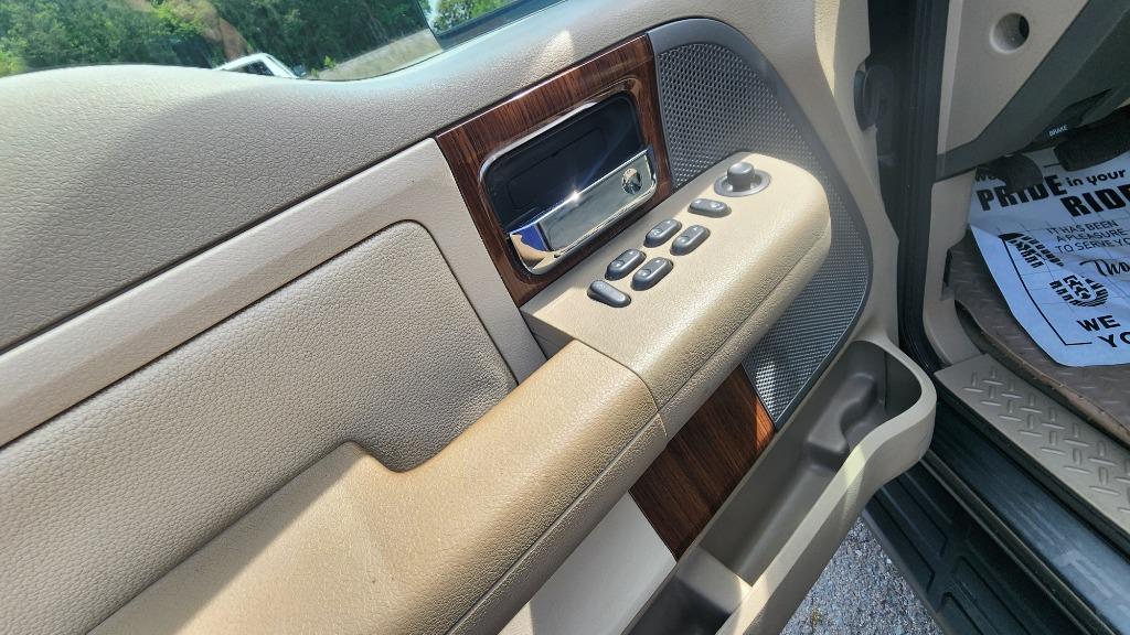 2004 Ford F-150 Lariat - Photo 17