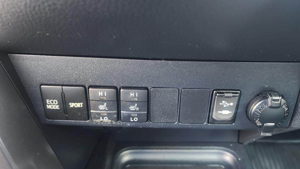 2017 Toyota RAV4 SE - Photo 44