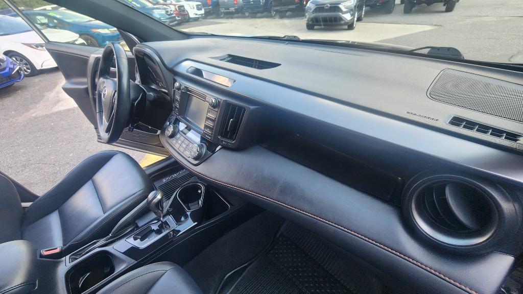 2017 Toyota RAV4 SE - Photo 32