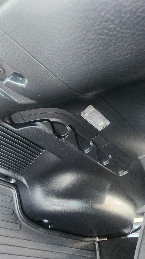 2017 Toyota RAV4 SE - Photo 25