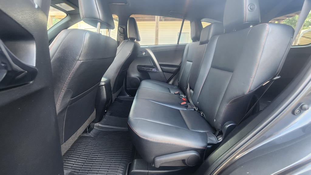 2017 Toyota RAV4 SE - Photo 21