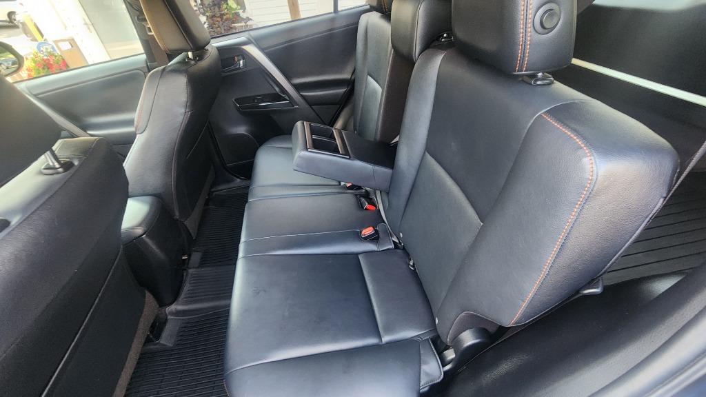 2017 Toyota RAV4 SE - Photo 22