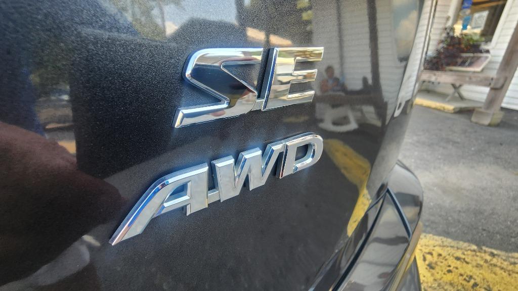 2017 Toyota RAV4 SE - Photo 13