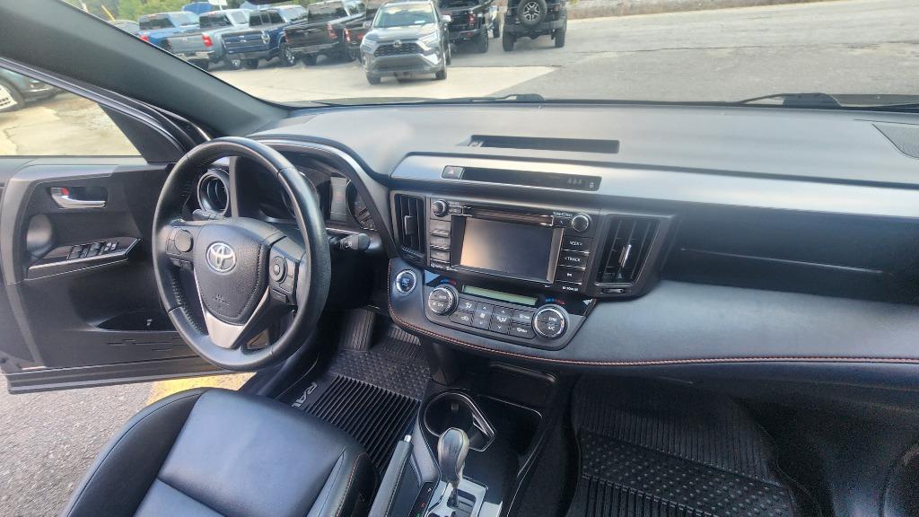 2017 Toyota RAV4 SE - Photo 33