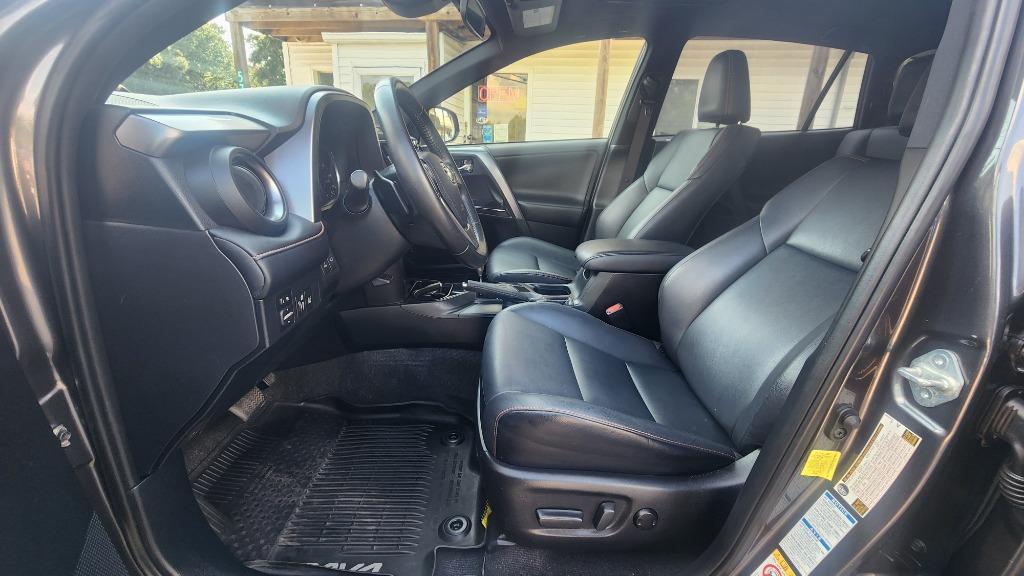 2017 Toyota RAV4 SE - Photo 20