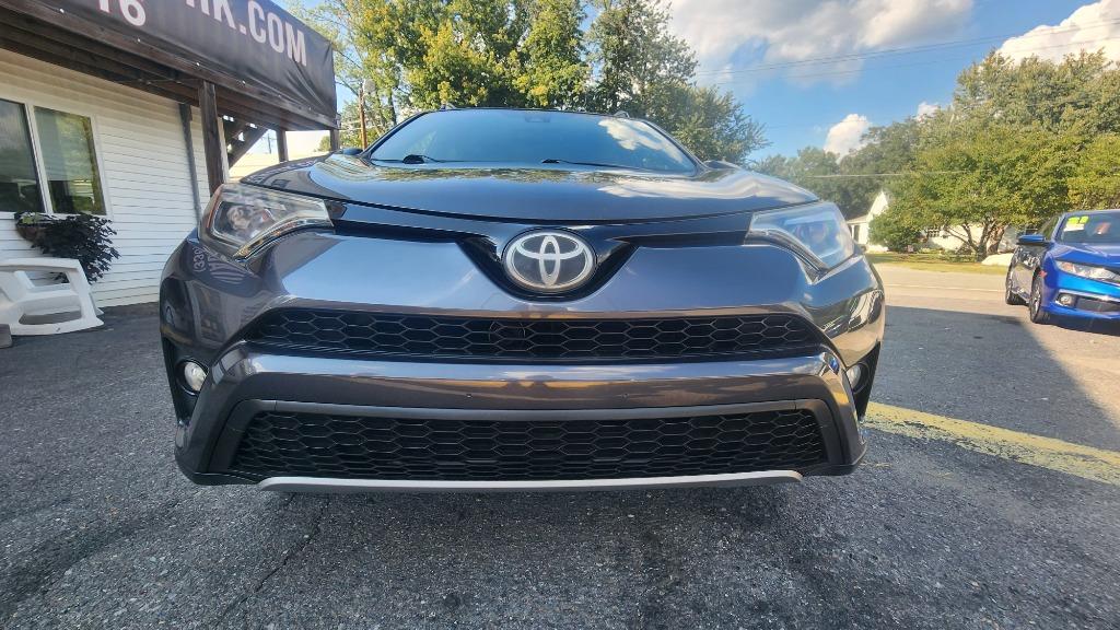2017 Toyota RAV4 SE - Photo 8