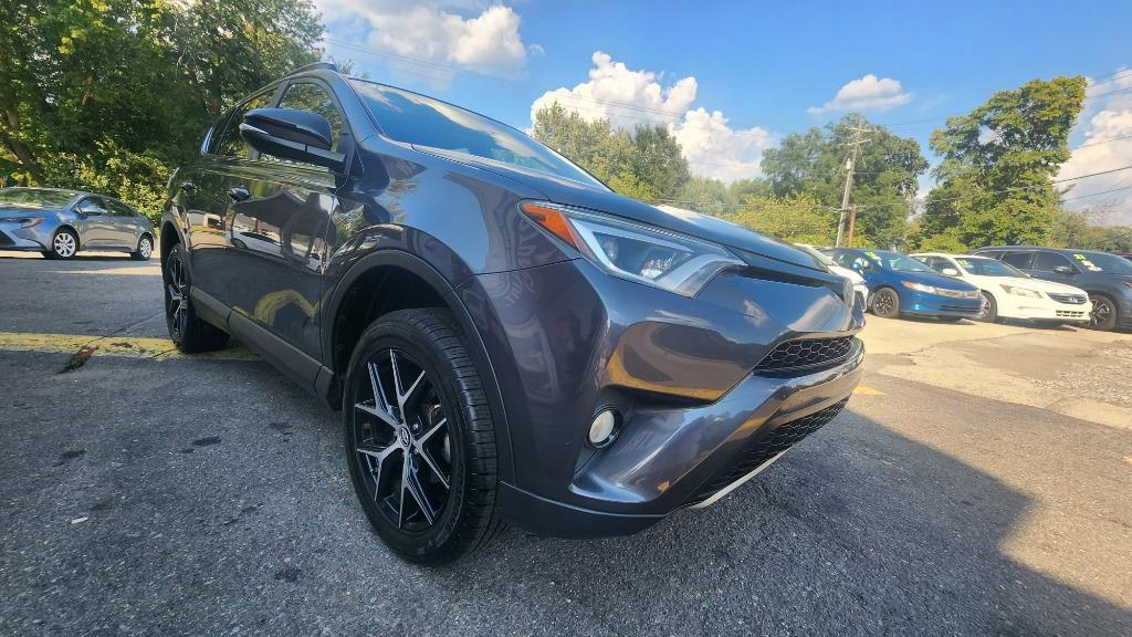 2017 Toyota RAV4 SE - Photo 7