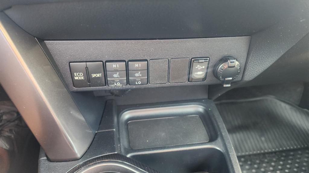 2017 Toyota RAV4 SE - Photo 56