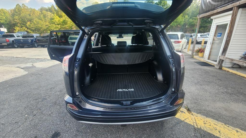 2017 Toyota RAV4 SE - Photo 24