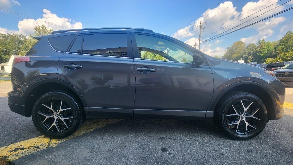 2017 Toyota RAV4 SE - Photo 6