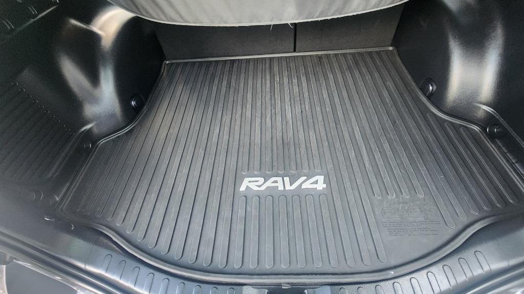 2017 Toyota RAV4 SE - Photo 26